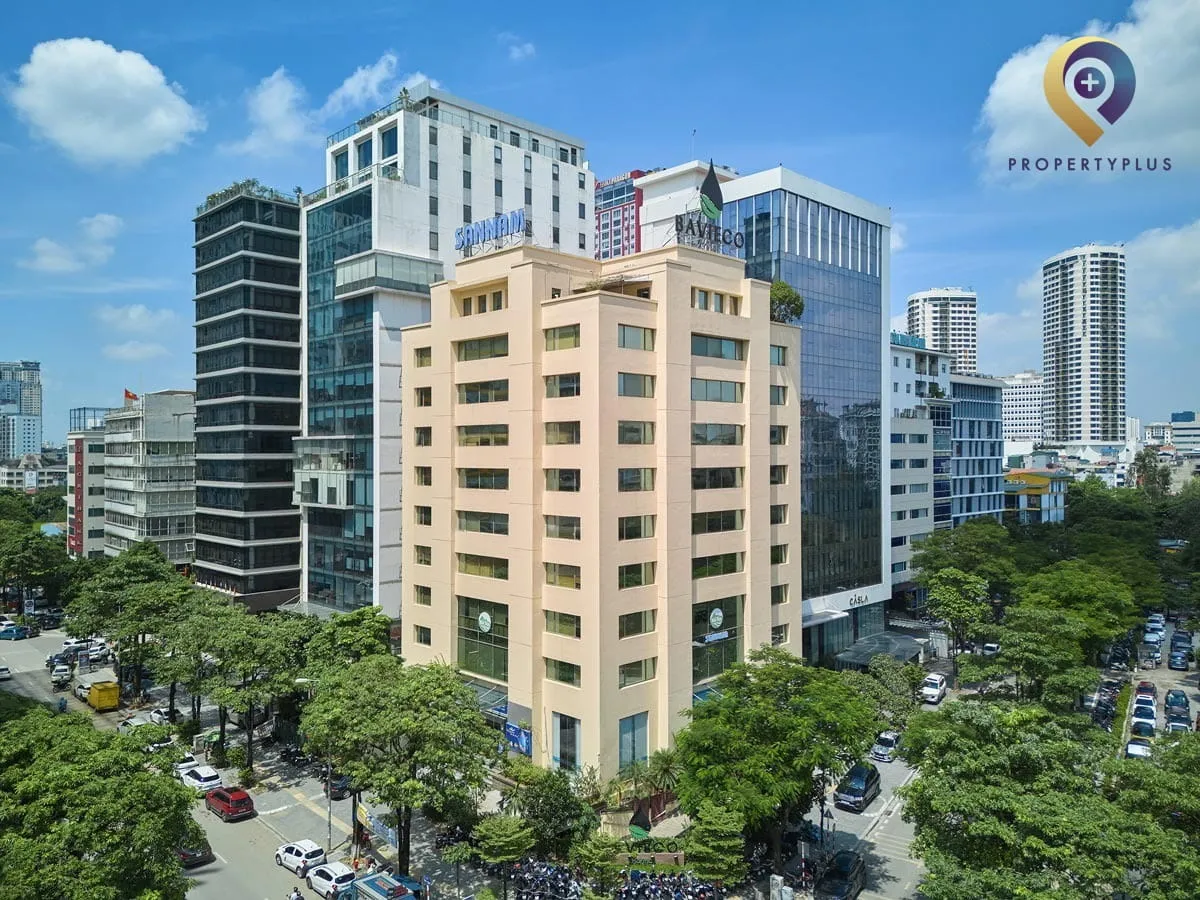 Toàn cảnh San Nam Building nhìn từ góc phố Duy Tân